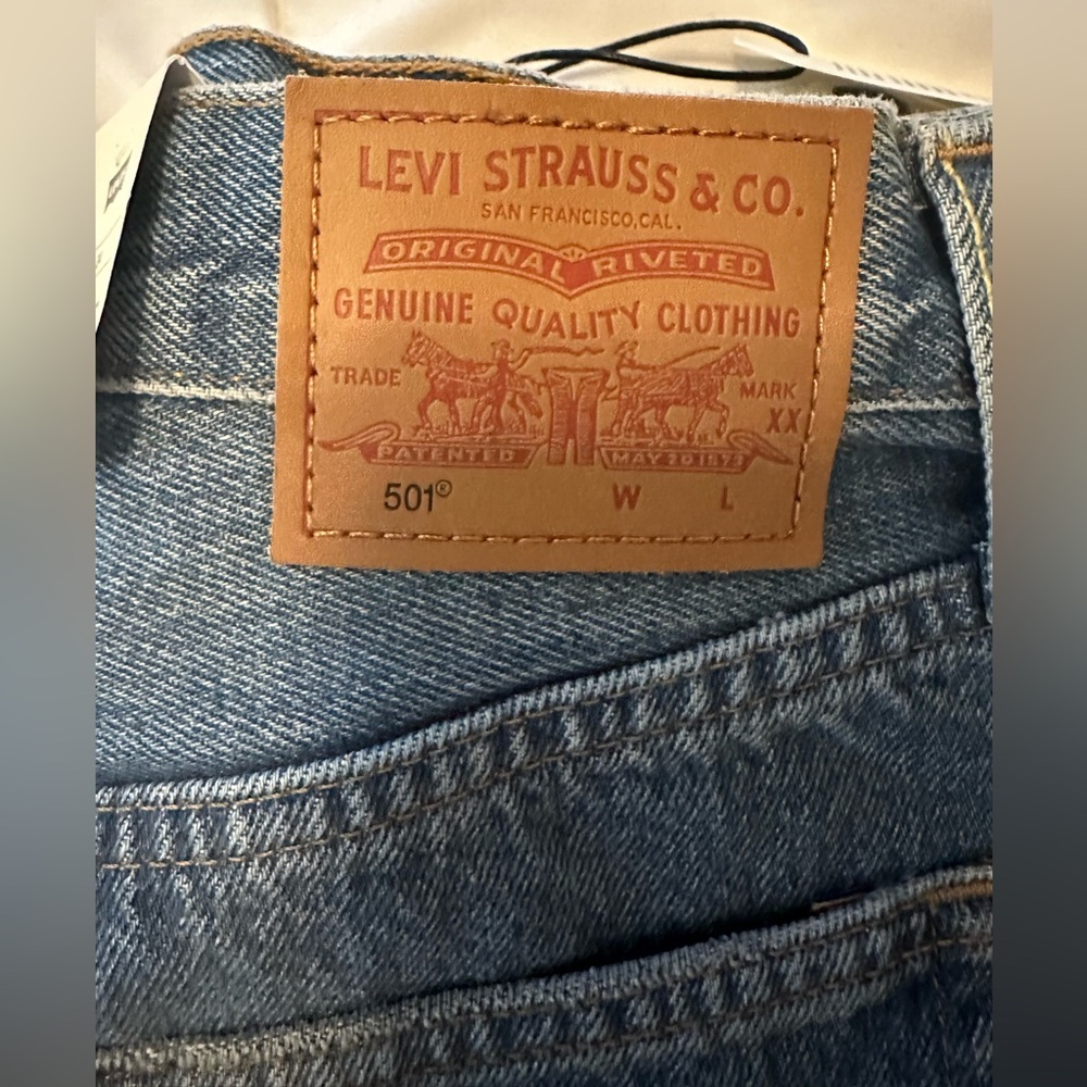 Levi's 501 jean shorts NWT - Picture 5 of 9